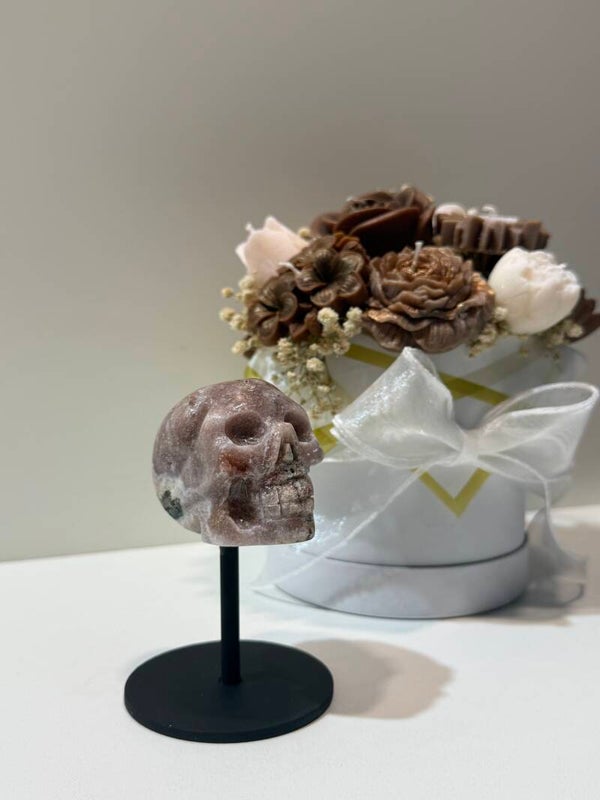 Roze Amethist Skull op Standaard - 0,316 Kilogr.
