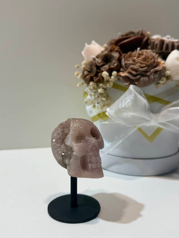 Roze Amethist Skull op Standaard - 0,178 Kilogr.