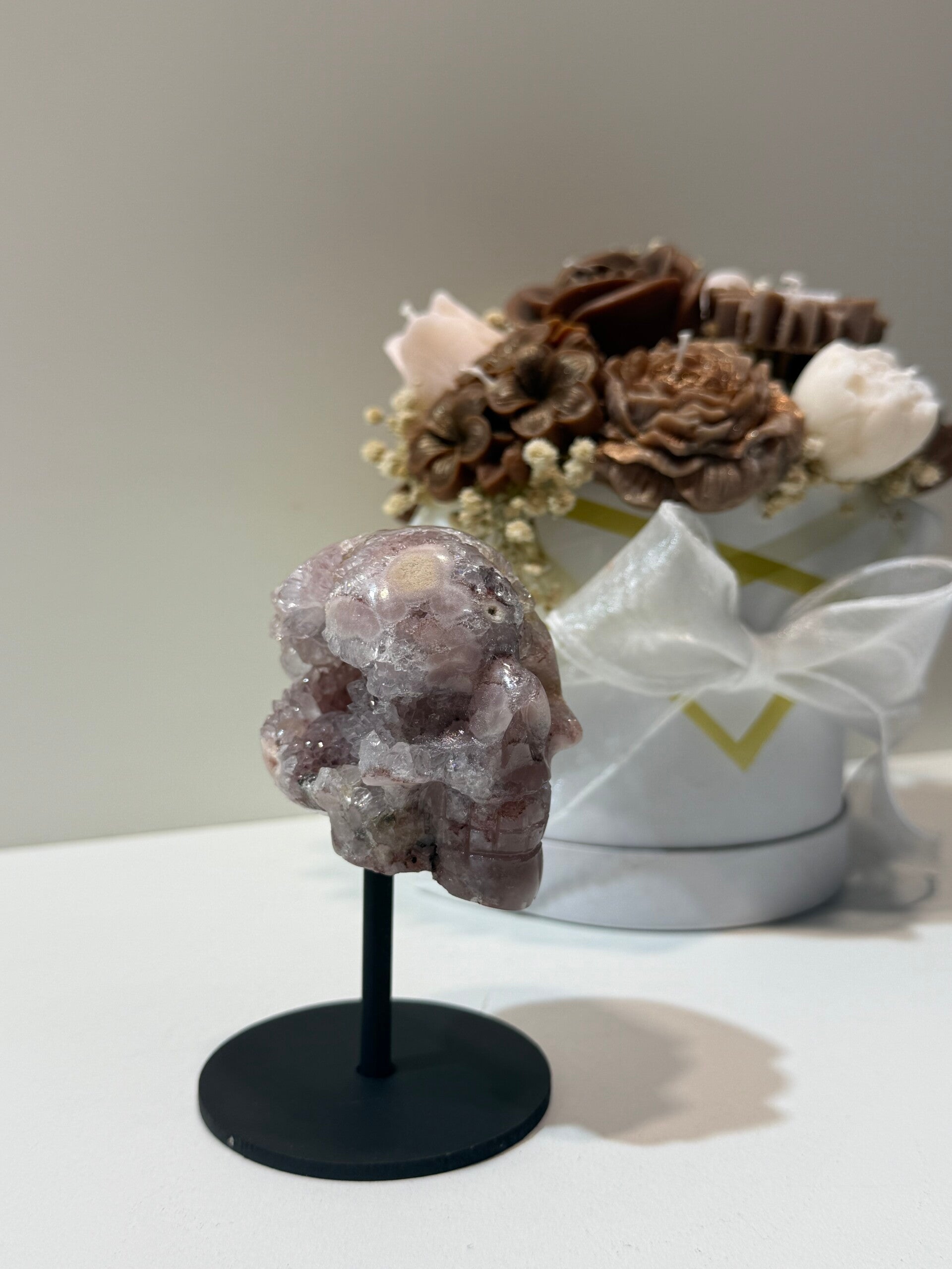 Roze Amethist Skull op Standaard - 0,348 Kilogr.