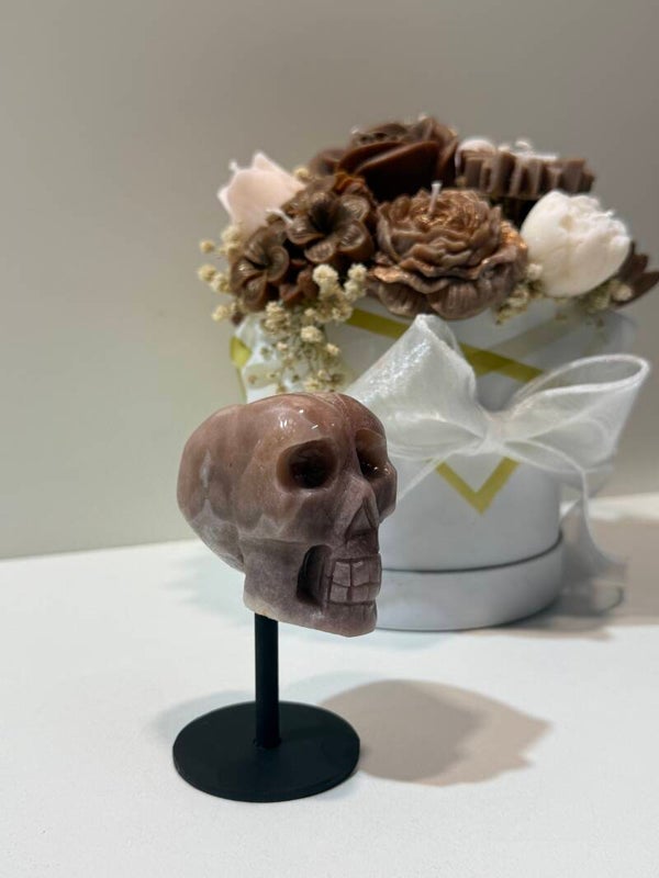 Roze Amethist Skull op Standaard - 0,228 Kilogr.