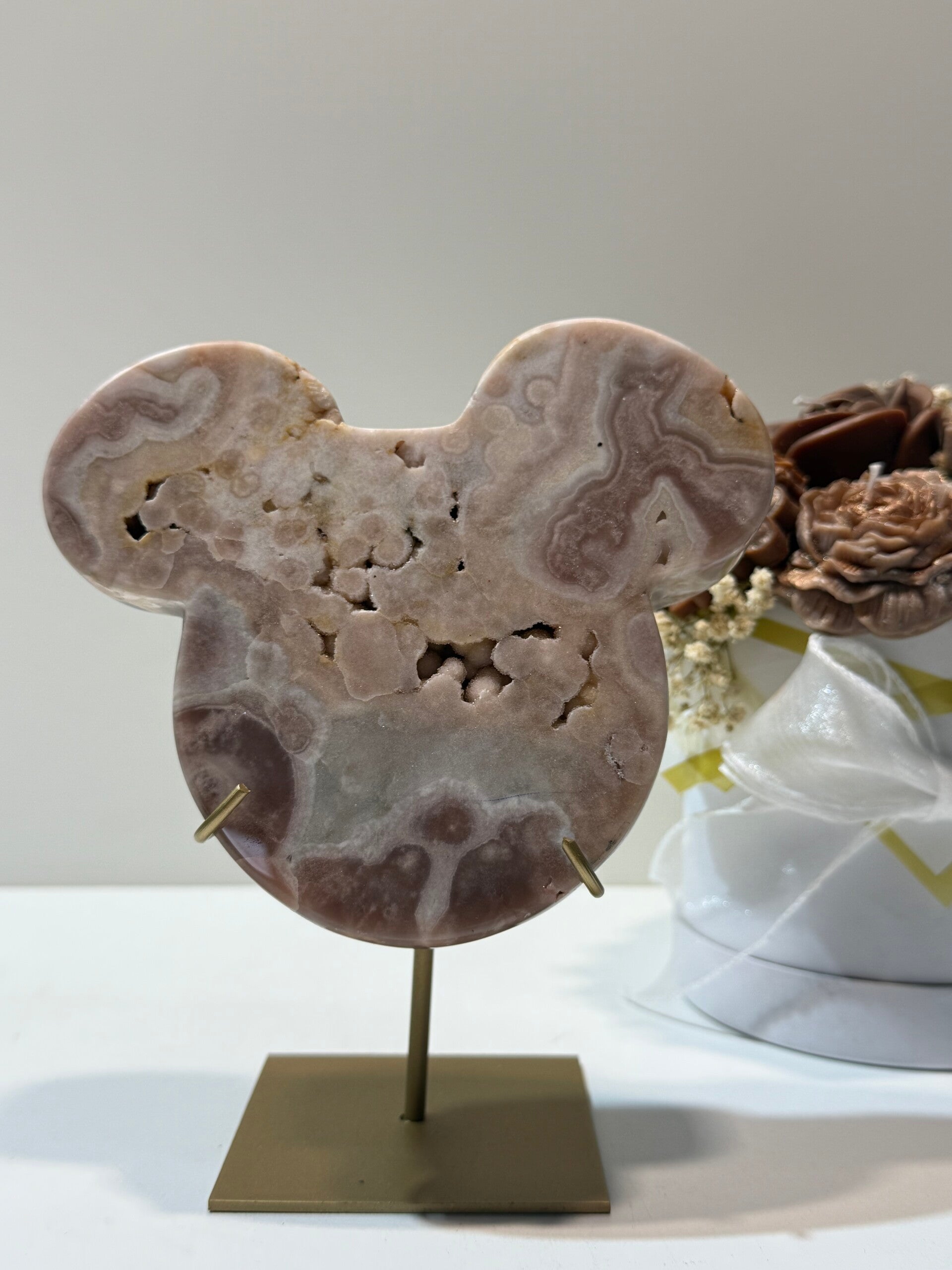 Roze Amethist Mickey op Standaard - 1,050 Kilogr.