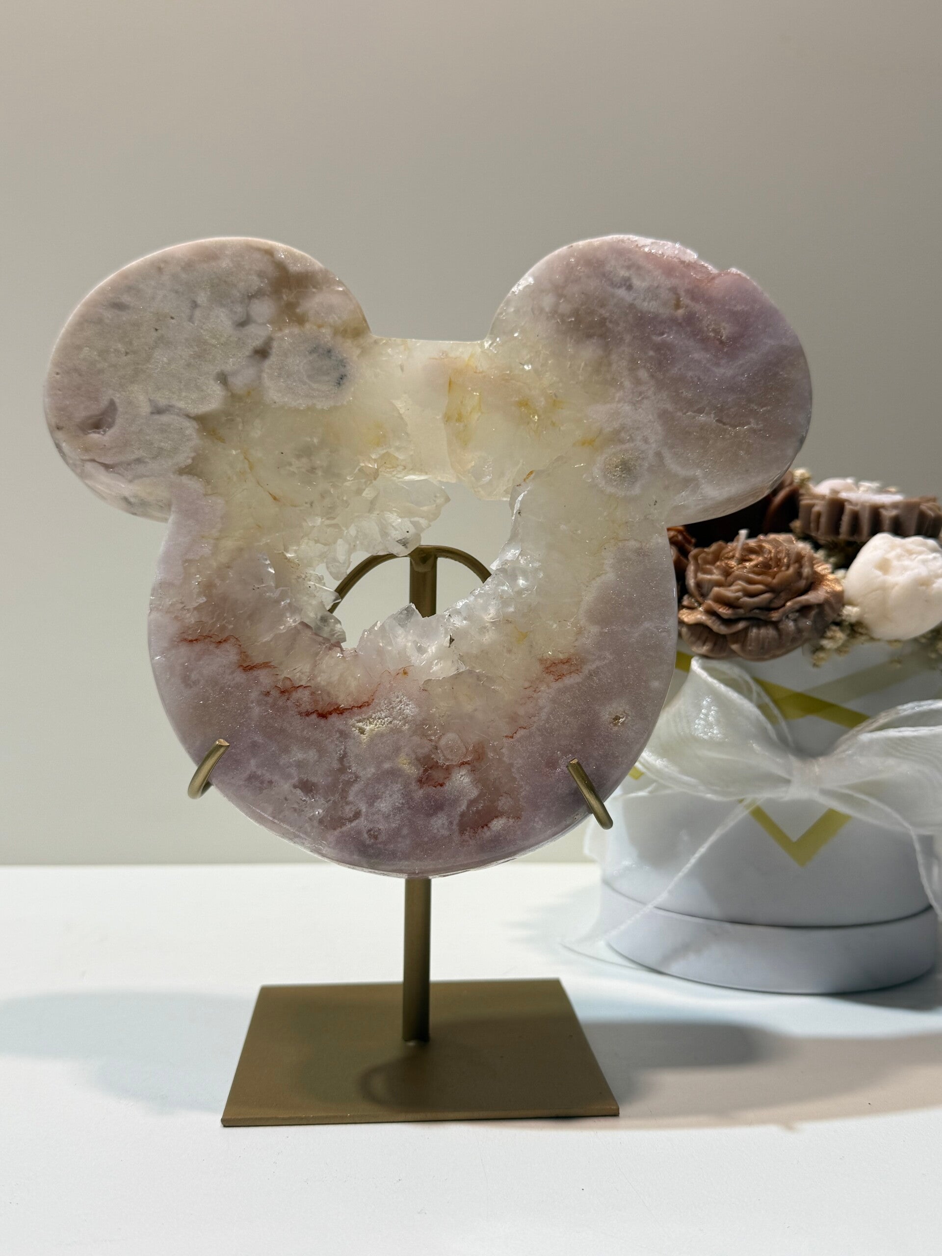 Roze Amethist Mickey op Standaard - 1,678 Kilogr.