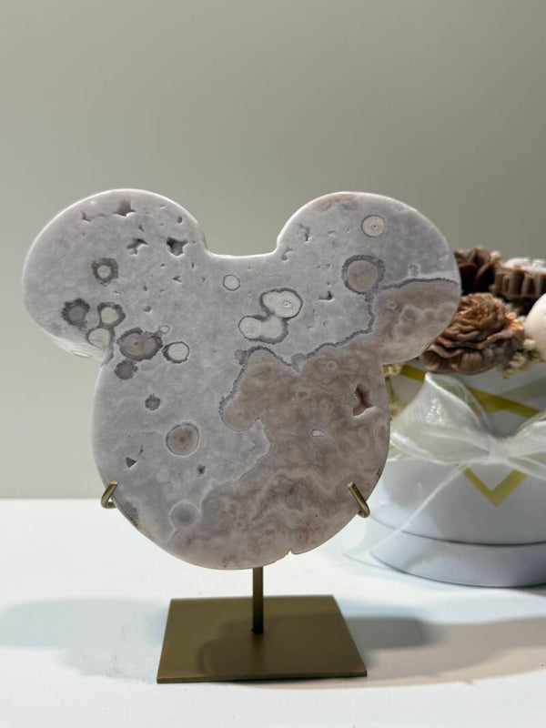 Roze Amethist Mickey op Standaard - 1,438 Kilogr.