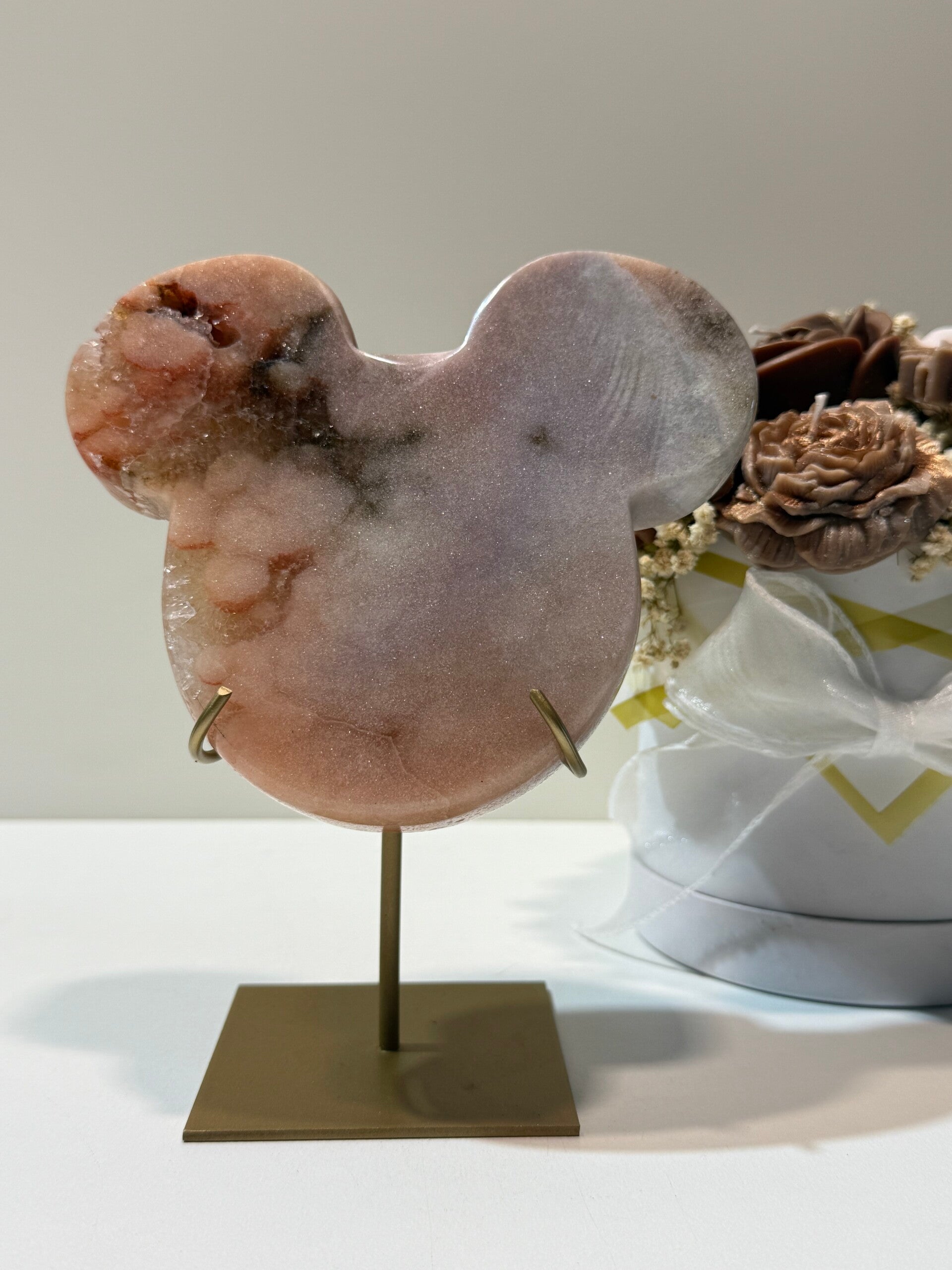 Roze Amethist Mickey op Standaard - 0,954 Kilogr.