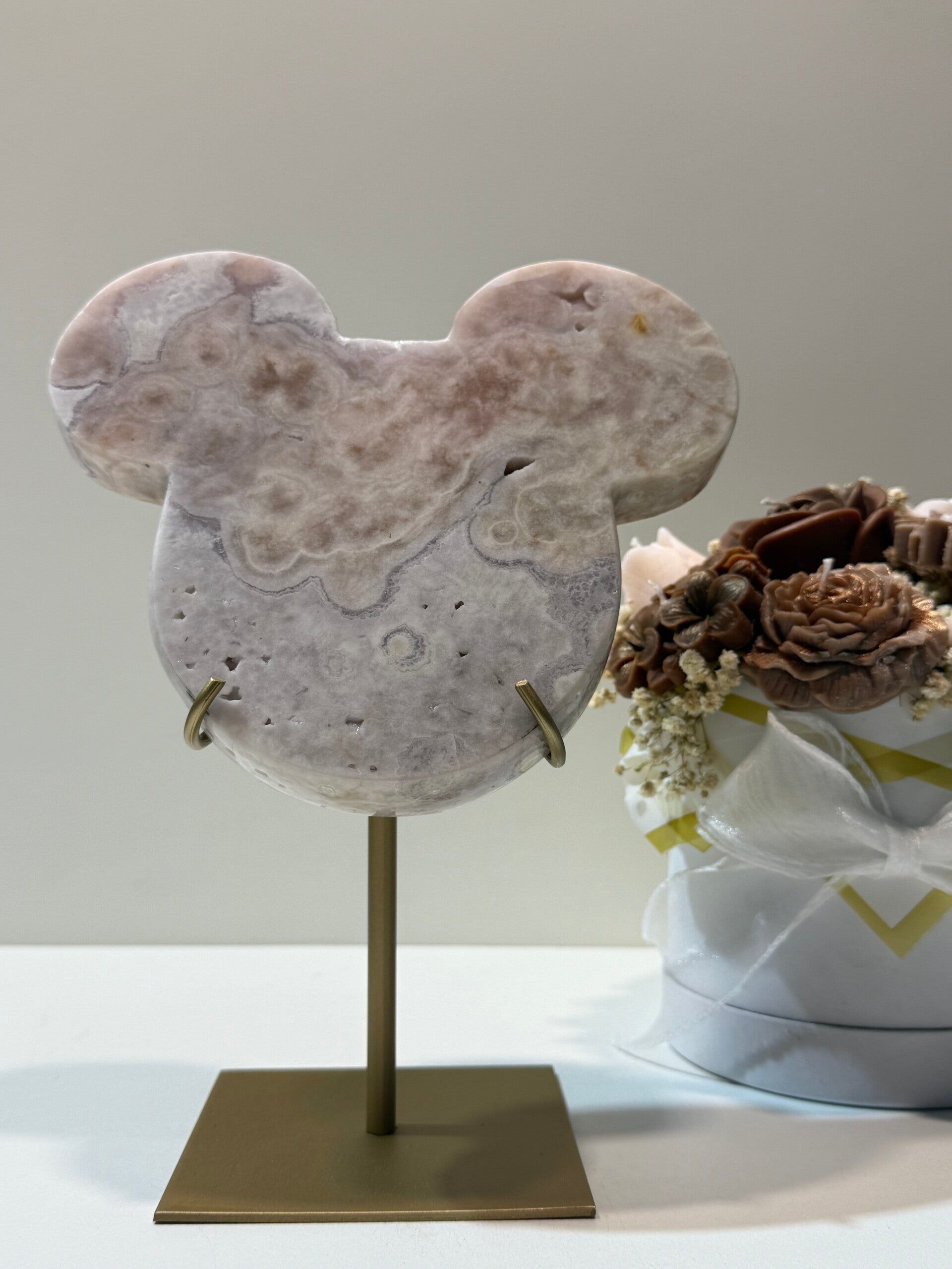 Roze Amethist Mickey op Standaard - 1,362 Kilogr.
