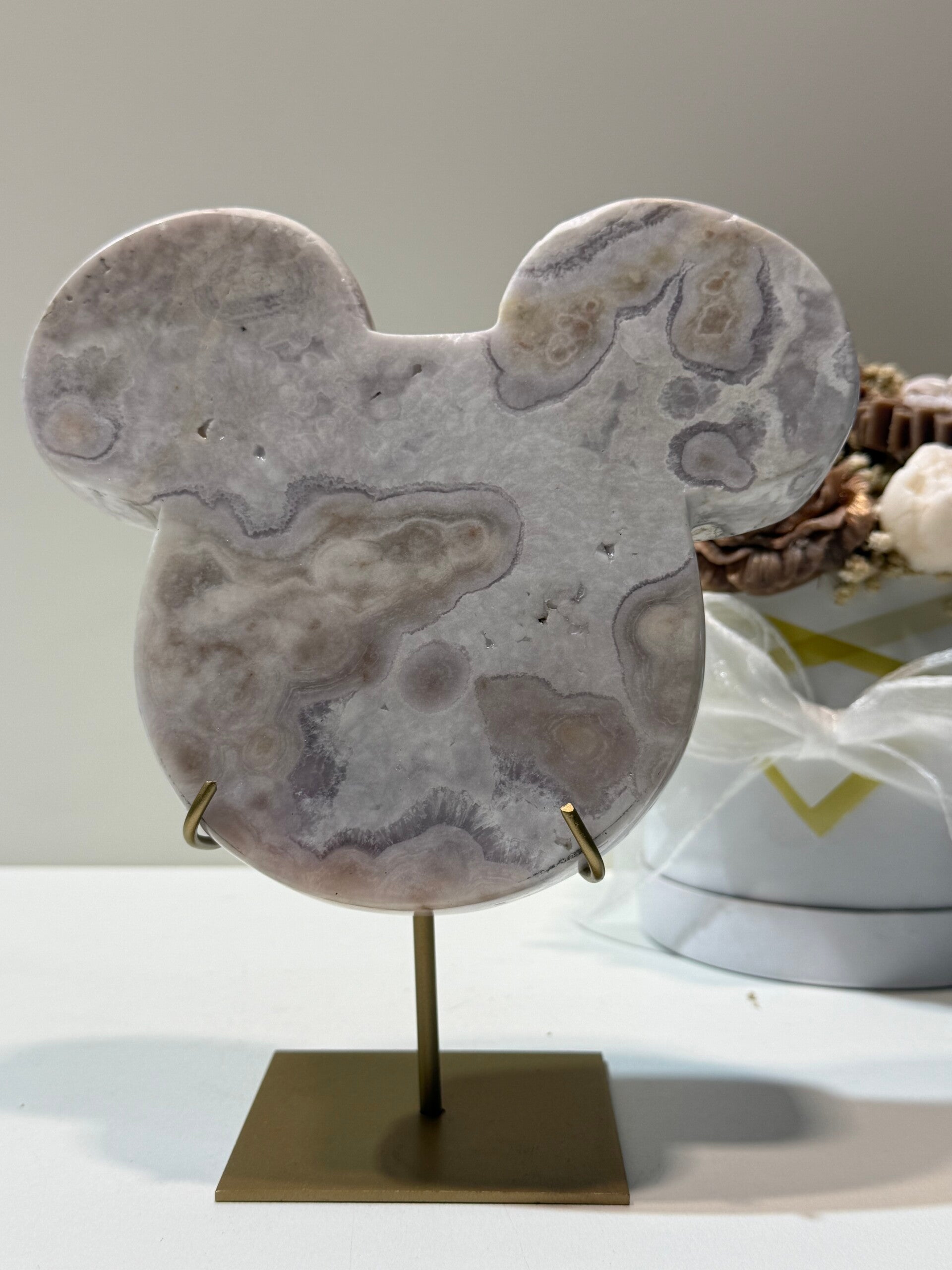 Roze Amethist Mickey op Standaard - 1,322 Kilogr.