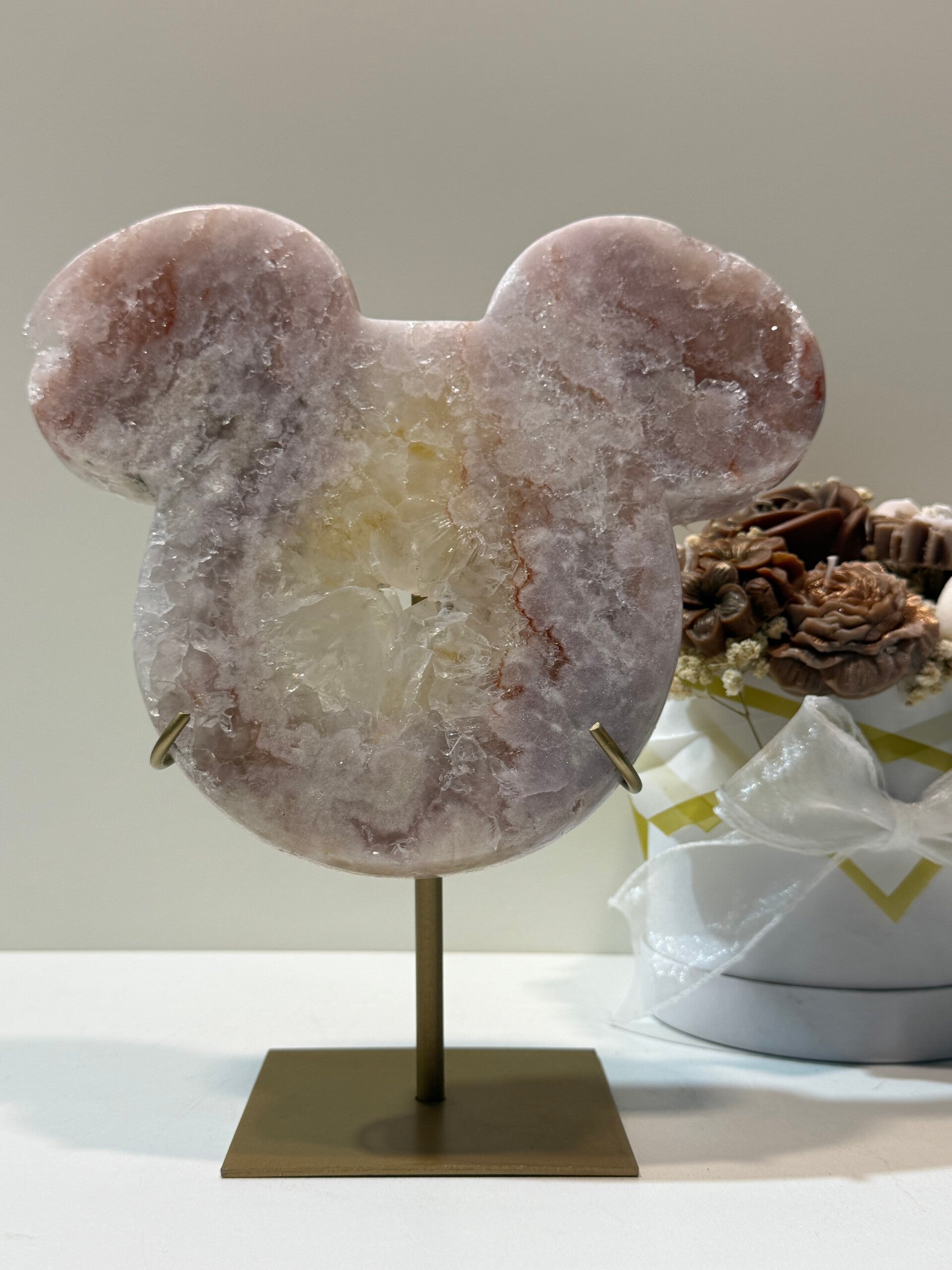 Roze Amethist Mickey op Standaard - 1,770 Kilogr.