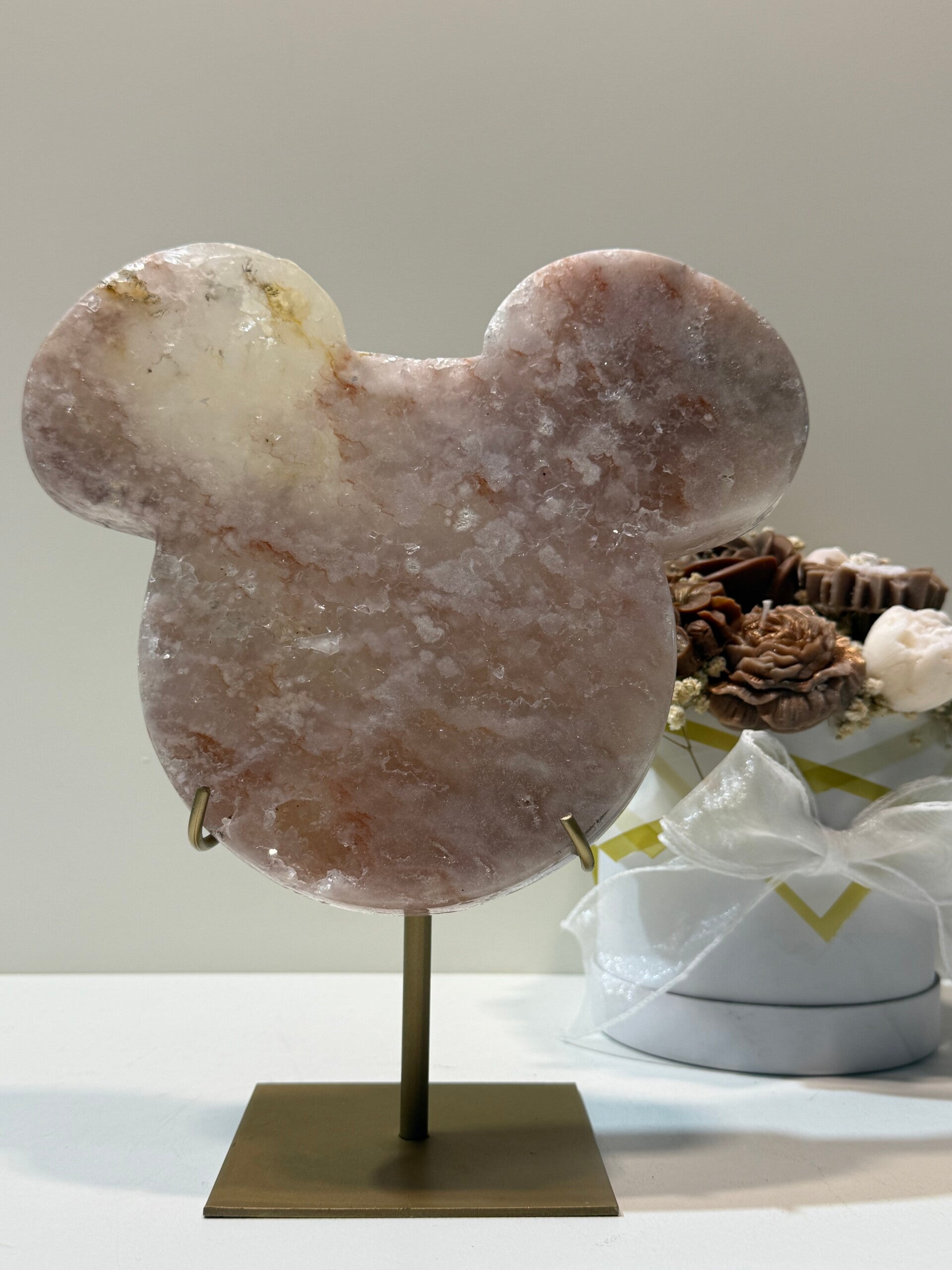 Roze Amethist Mickey op Standaard - 1,774 Kilogr.