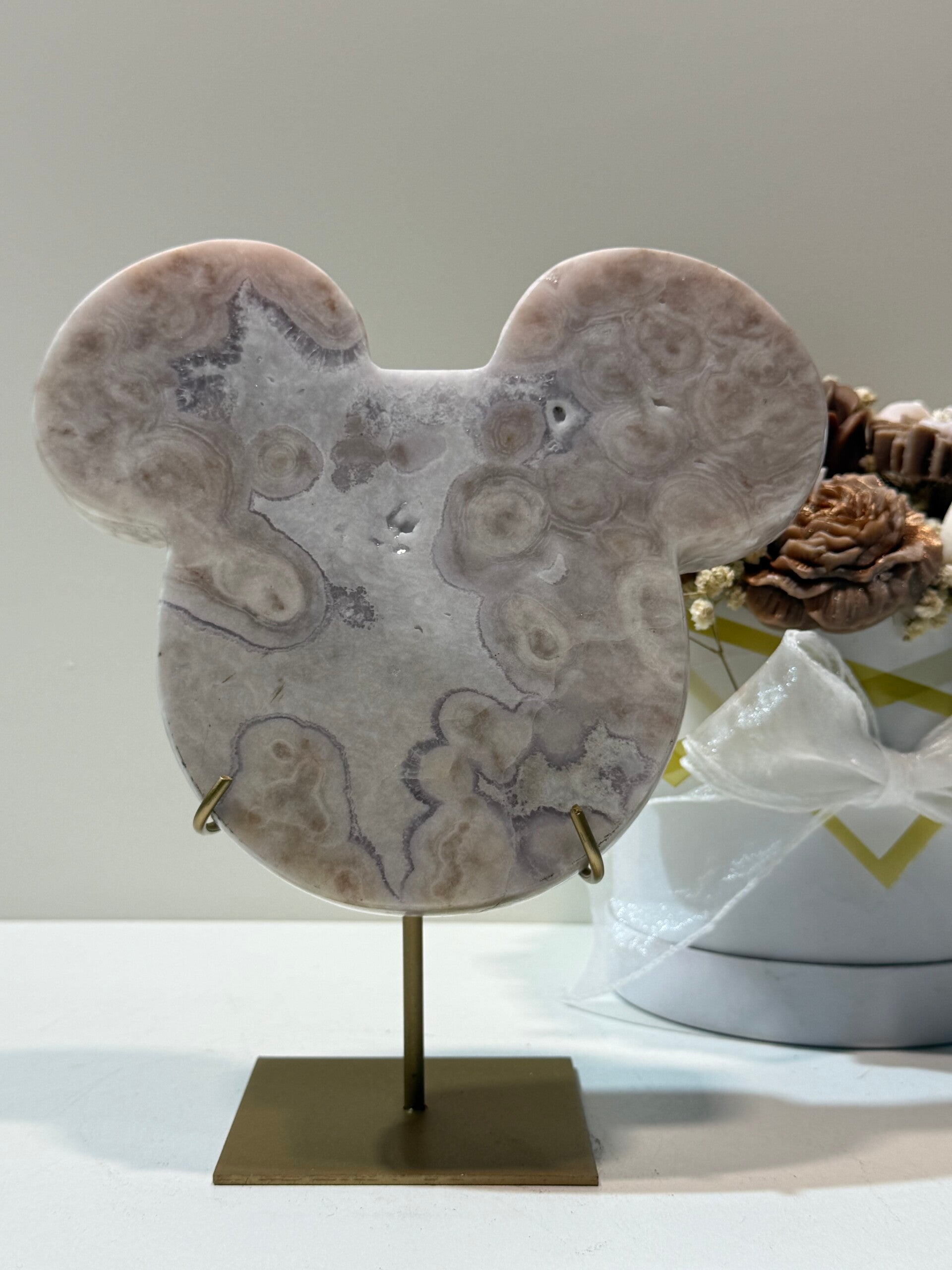 Roze Amethist Mickey op Standaard - 1,336 Kilogr.