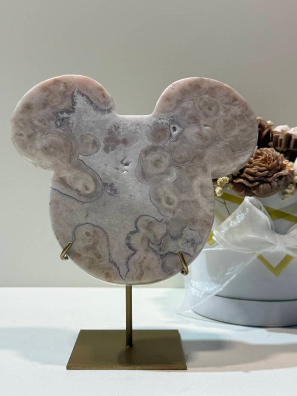Roze Amethist Mickey op Standaard - 1,336 Kilogr.