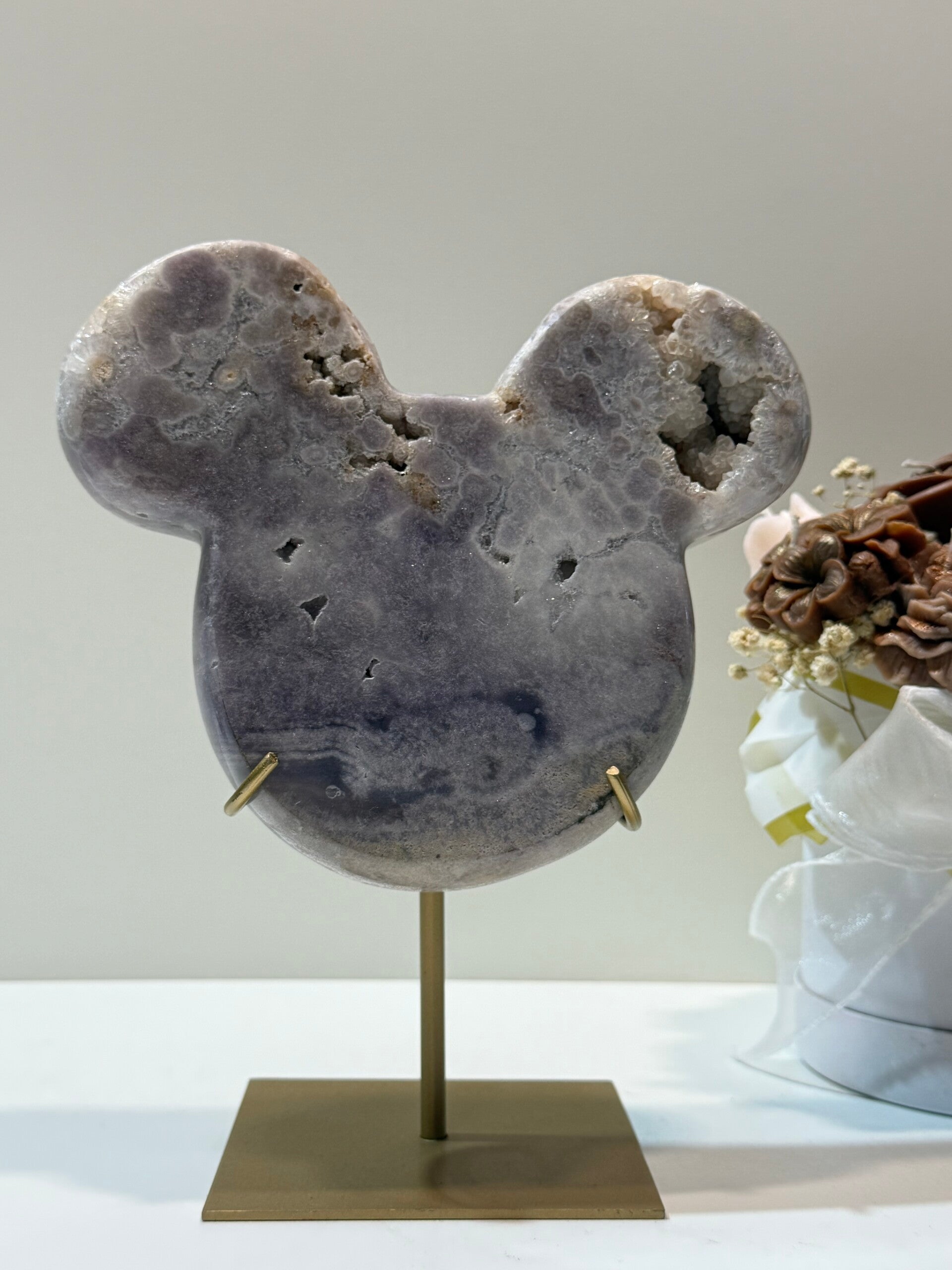 Roze Amethist Mickey op Standaard - 1,550 Kilogr.