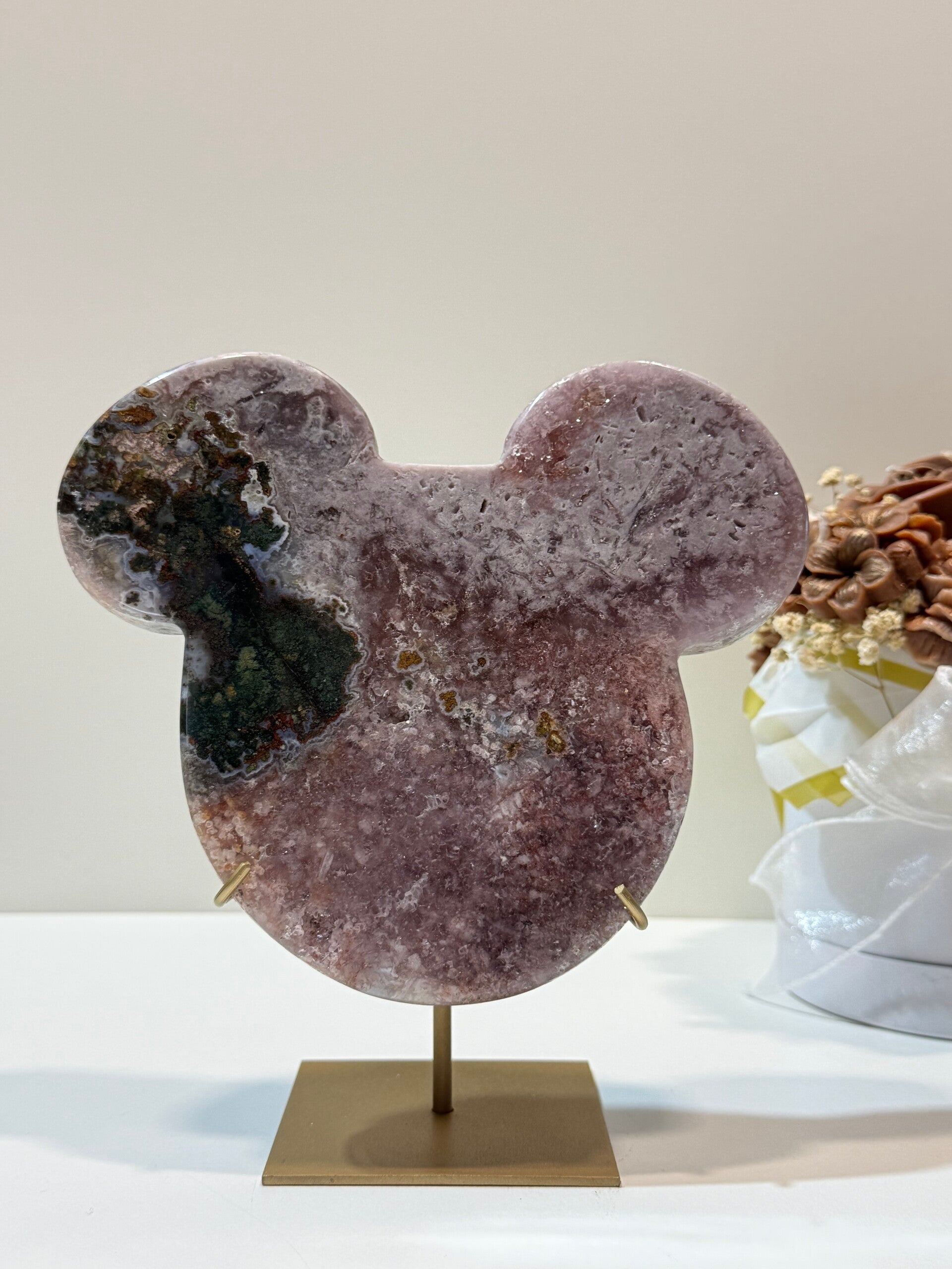 Roze Amethist Mickey op Standaard - 1,346 Kilogr.