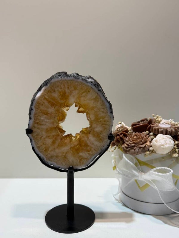 Gebrande Amethist Portaal op Standaard - 1,686 Kilogr.