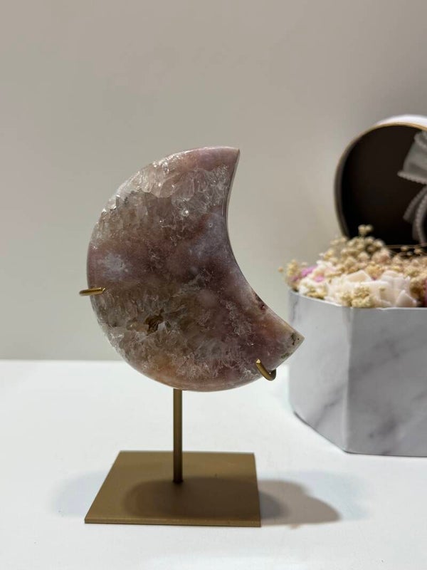 Roze Amethist Maan op Standaard - 0,690 Kilogr.