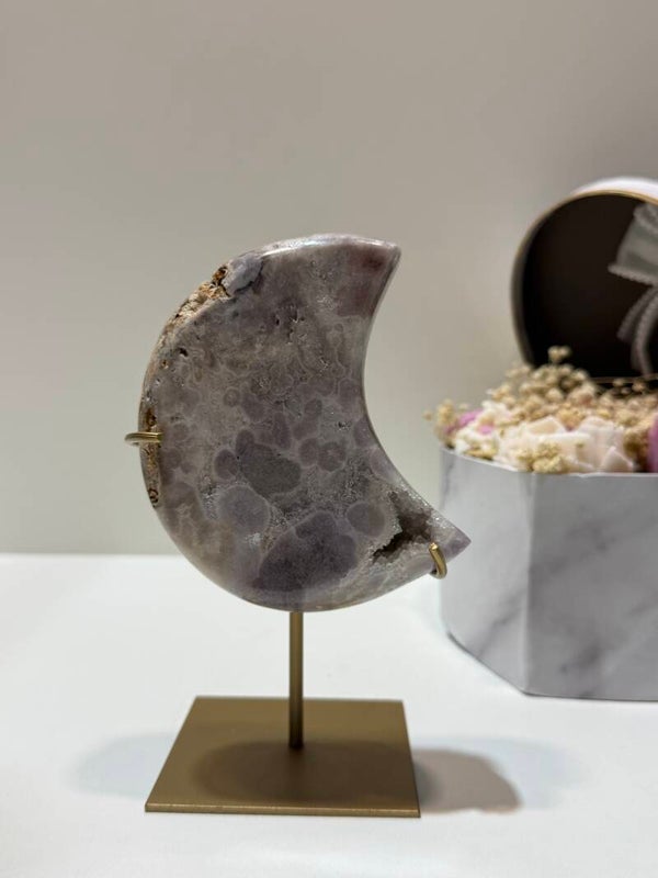 Roze Amethist Maan op Standaard - 0,656 Kilogr.