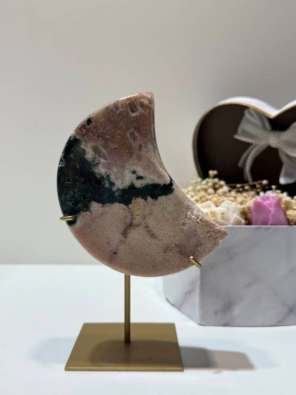 Roze Amethist Maan op Standaard - 0,754 Kilogr.
