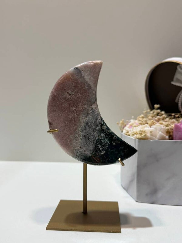 Roze Amethist Maan op Standaard - 0,566 Kilogr.