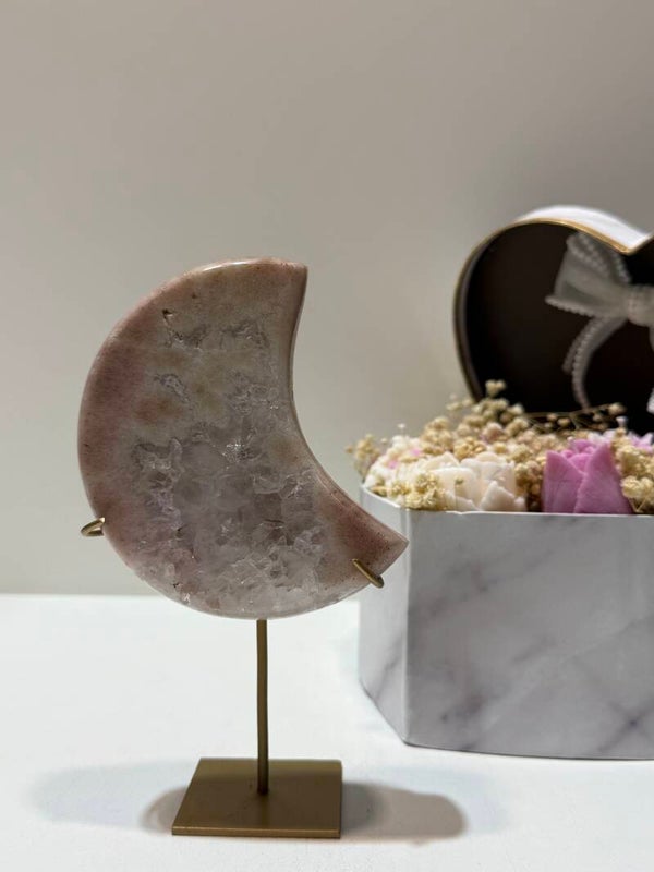 Roze Amethist Maan op Standaard - 0,530 Kilogr.
