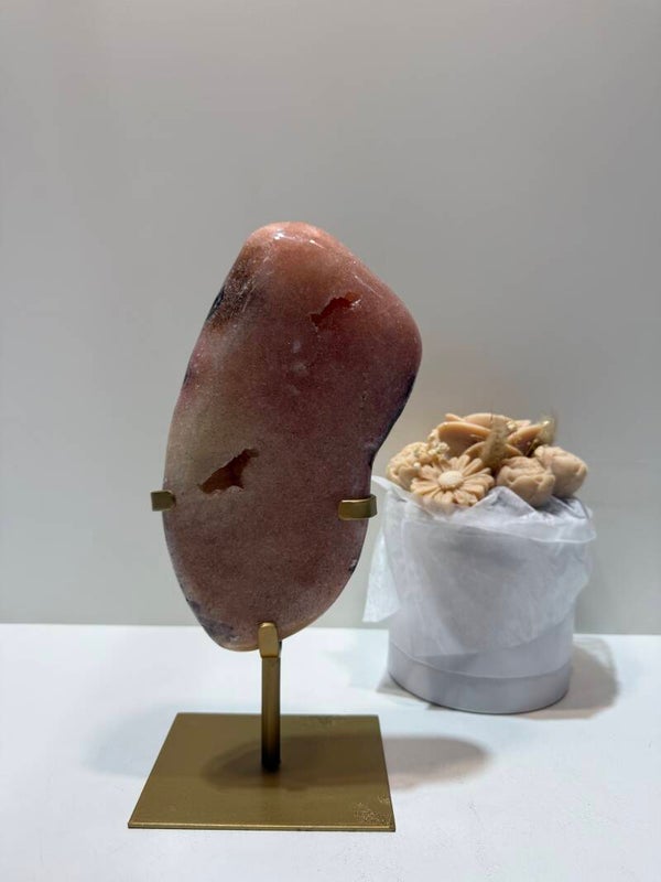 Roze Amethist op Standaard - 1,936 Kilogr.