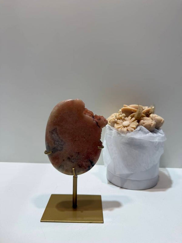 Roze Amethist op Standaard - 0,732 Kilogr.