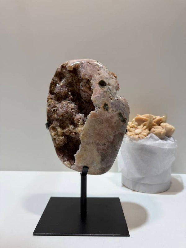 Roze Amethist op Standaard - 2,636 Kilogr.