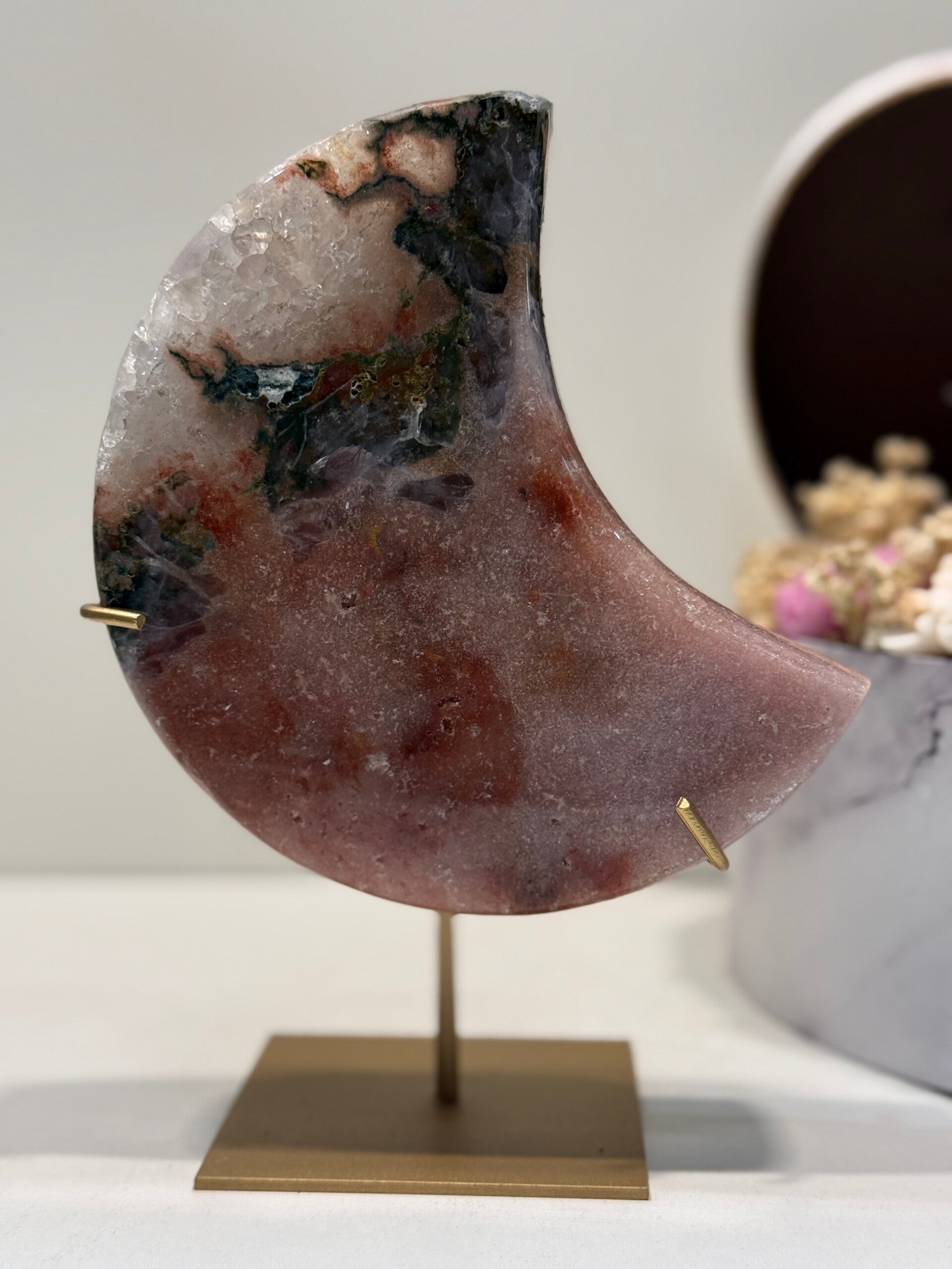 Roze Amethist Maan op Standaard - 1,098 Kilogr.