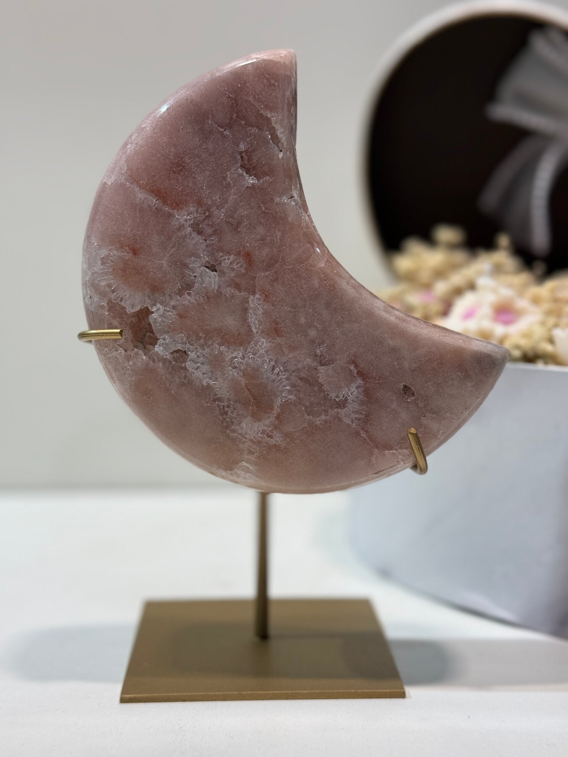 Roze Amethist Maan op Standaard - 0,820 Kilogr.