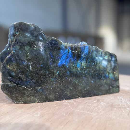 Ruwe labradoriet WS134