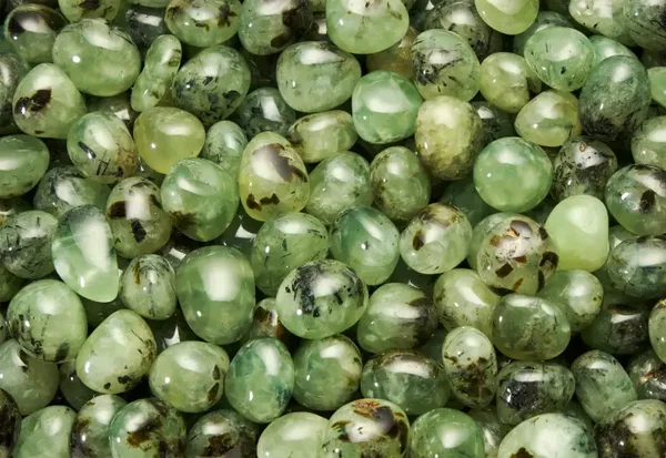 Trommelstenen - Epidoot met Prehniet