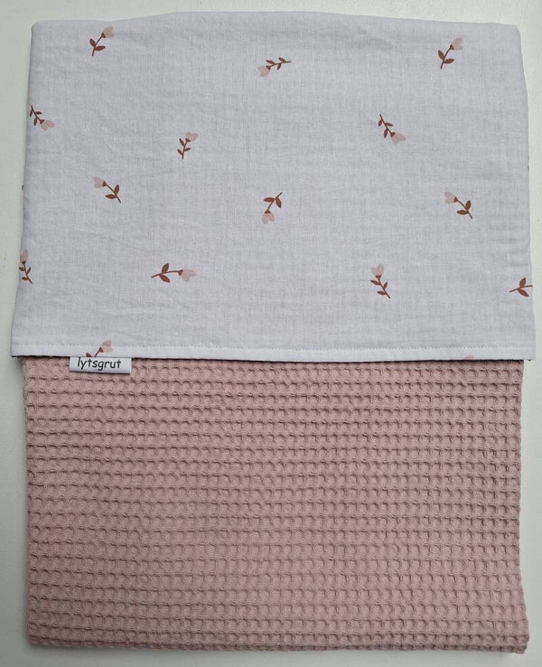 Wiegdeken oudroze/bloemetjes