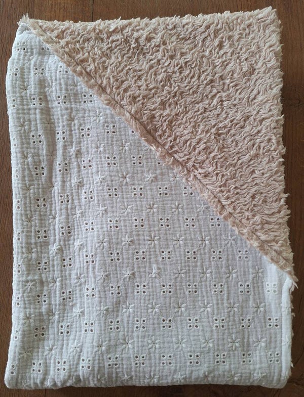 Badcape/wikkeldoek beige/broderie