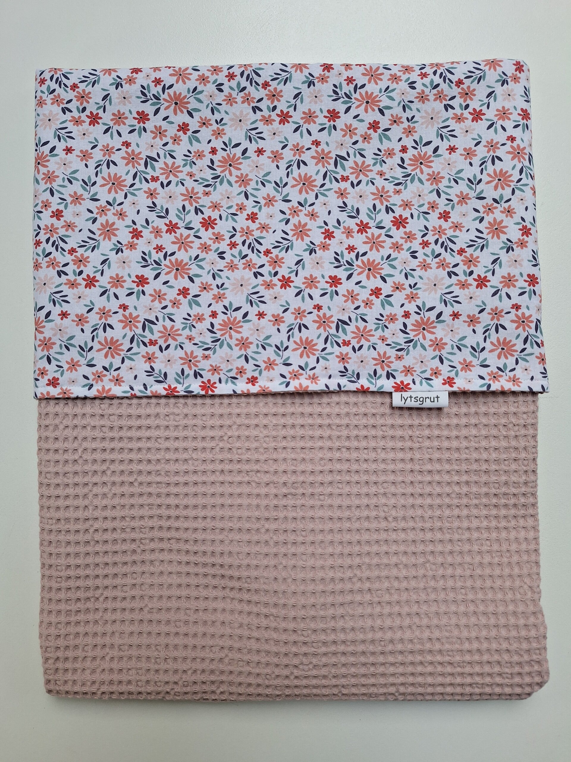 Wiegdeken oudrôze/bloemetjes