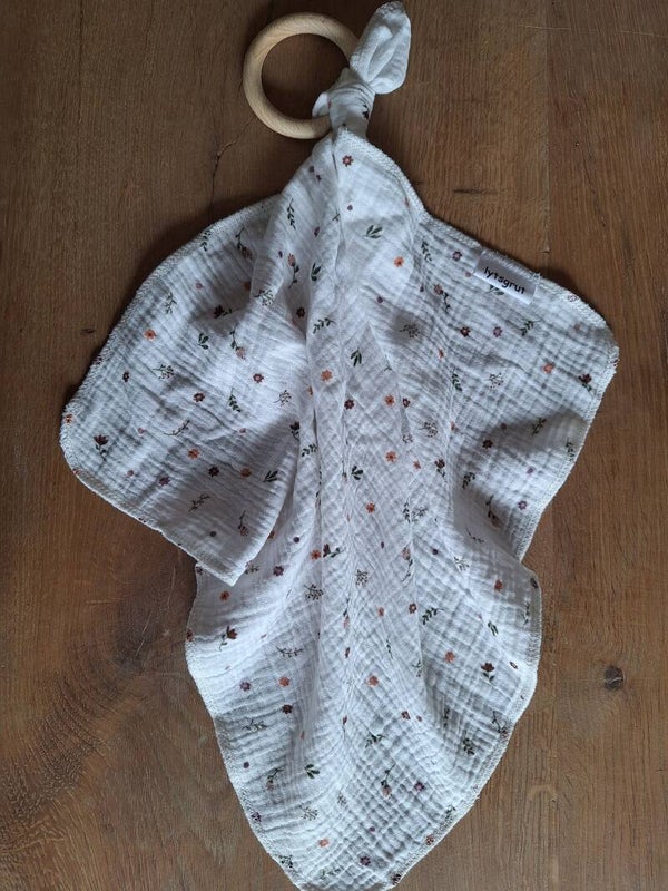 Knuffeldoek aan bijtring bloemetjes