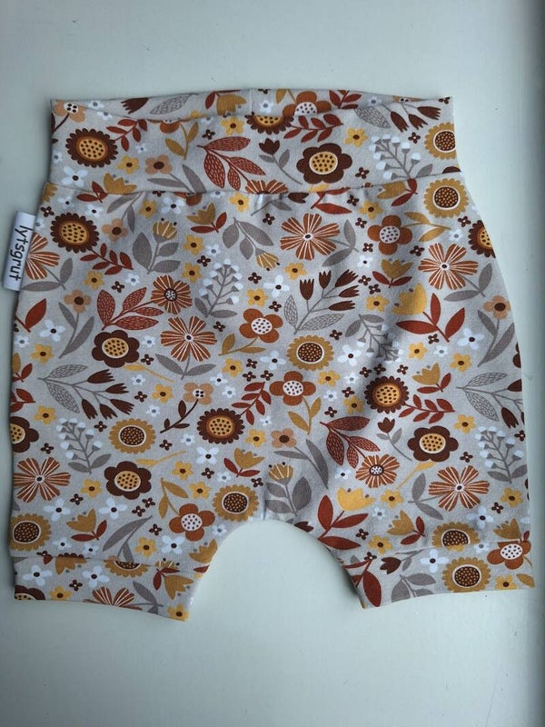 Korte broek retro bloemen, maat 74/80