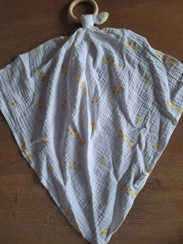 Knuffeldoek aan bijtring, kuikens