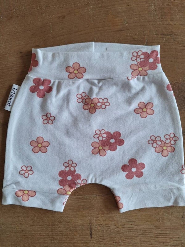 Korte broek bloemen, maat 74/80