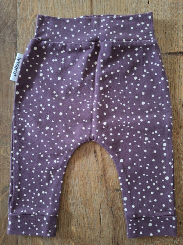 Broekje paars stip, maat 50/56