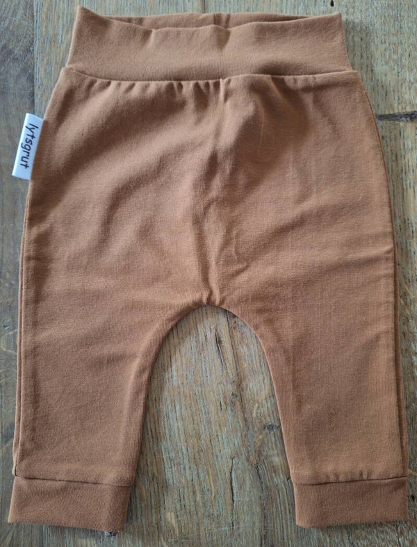Broekje camel, maat 50/56
