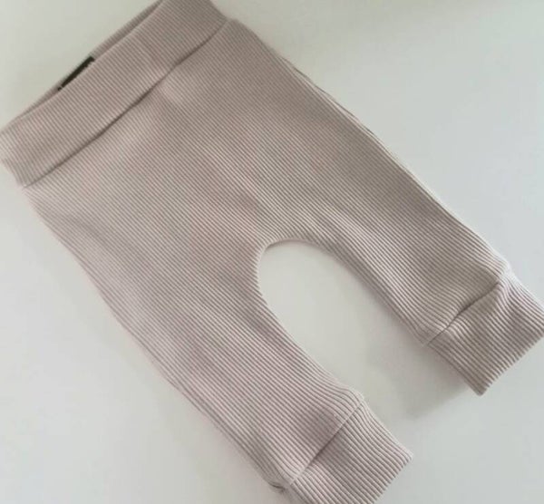Broekje babyjersey beige, maat 50/56