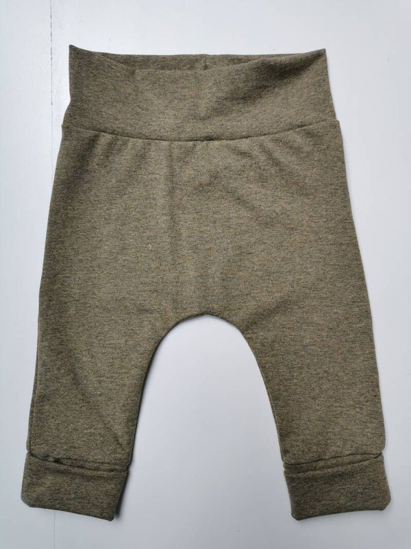 Broekje khaki, maat 62/68