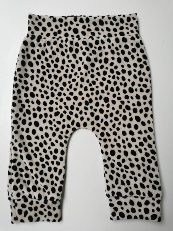 Broekje zand/zwart stip maat 56