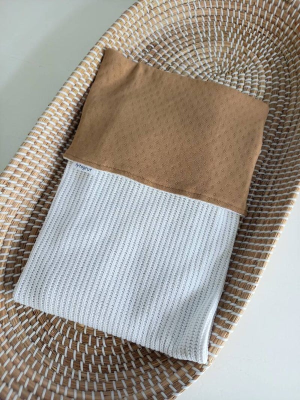 Winter wiegdeken gebreide stof wit/ajour camel