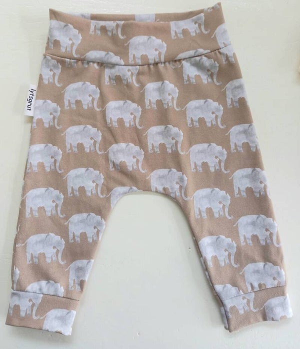 Broekje olifantjes, maat 62/68