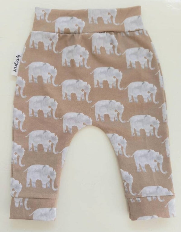 Broekje olifantjes, maat 50/56