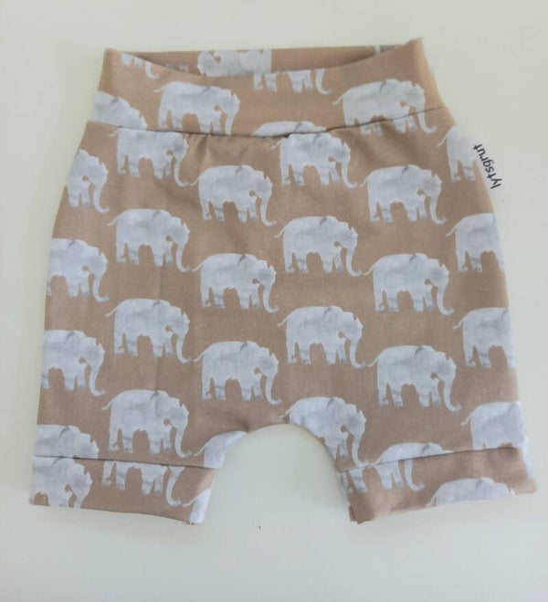 Kort broekje olifantjes, maat 62/68