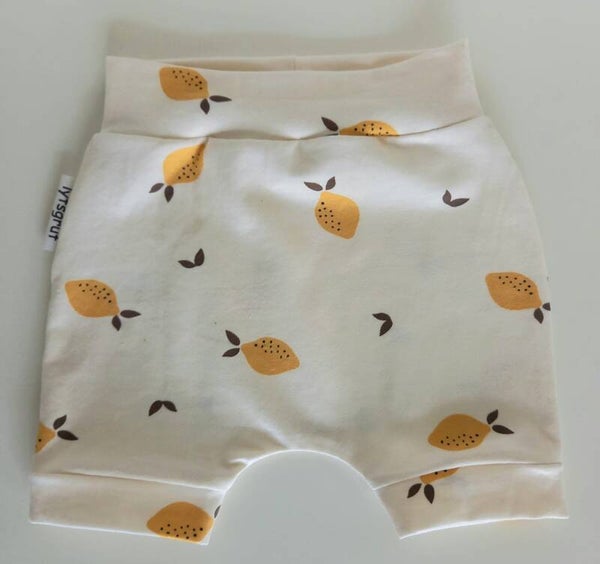 Korte broek citroentjes, maat 62/68