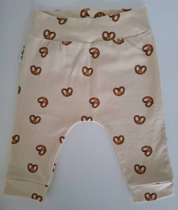 Broekje pretzels, maat 62/68
