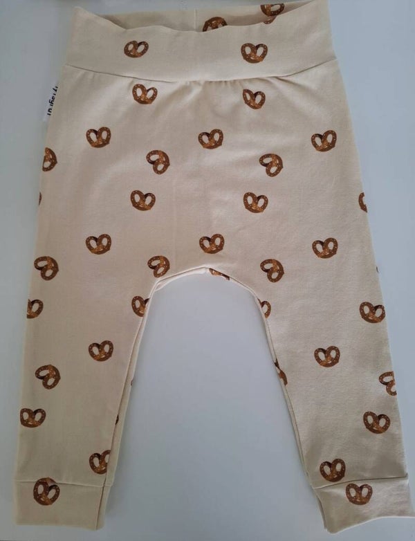 Broekje pretzels, maat 74/80
