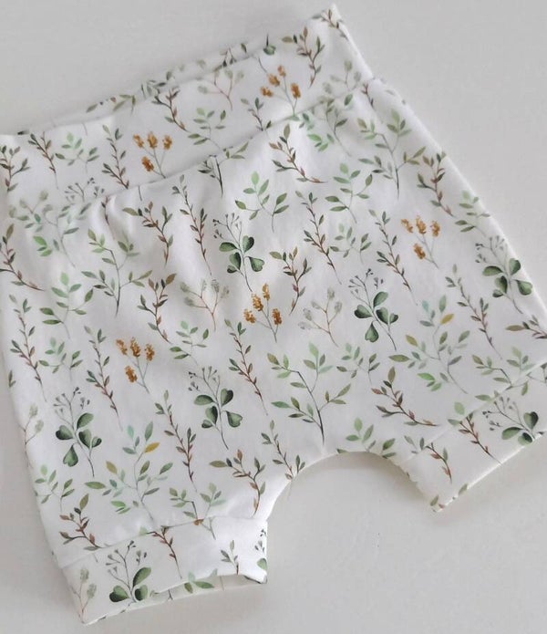 Korte broek takjes en twijgjes , maat 62/68