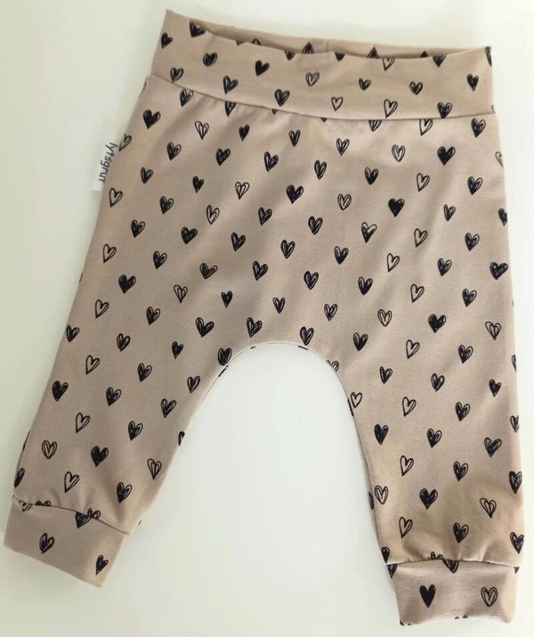 Broekje hartjes, maat 62/68